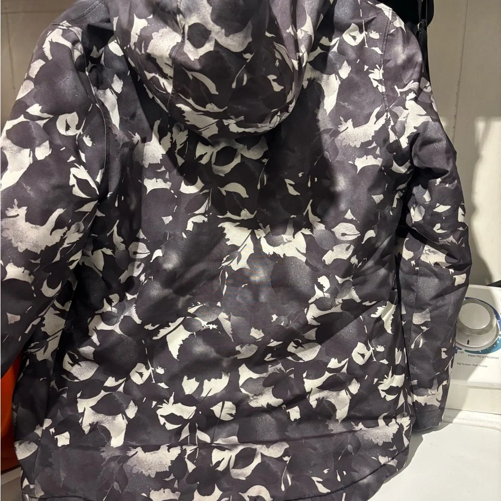 Under Armour Black and White ColdGear Jacket - Picture 4 of 4